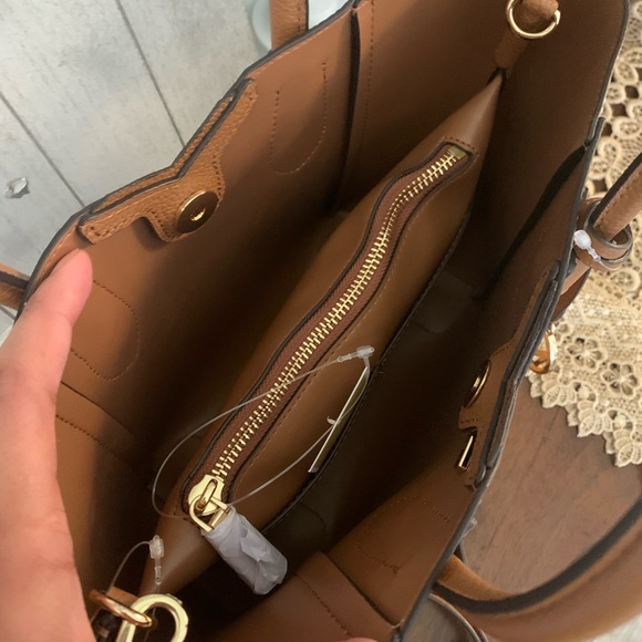 New MK ♥️ crossbody/ satchel - Picture 8 of 9